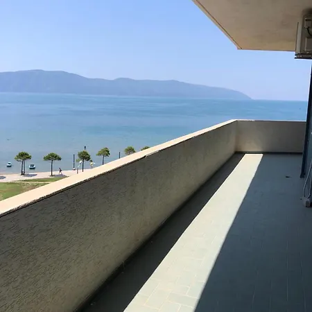 Beautiful 2 Bedroom Flat Vlorë