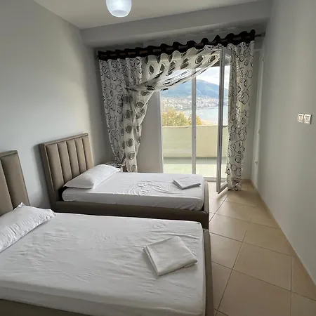 Beautiful 2 Bedroom Flat *
